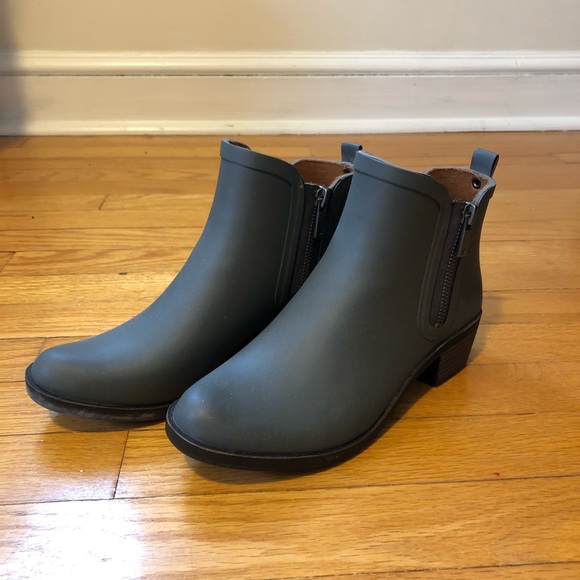 Lucky Brand Shoes - Lucky Brand • Grey Rainboot Booties